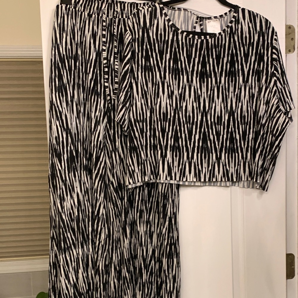 Black and White Patterned Two-Piece Set